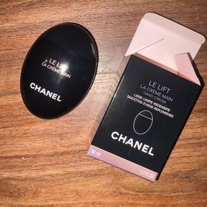 CHANEL Le Lift La Crème Main in Black